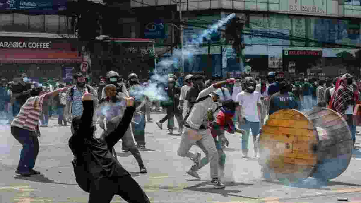 নেপালে বিক্ষোভকারীদের আগুনে সাবেক প্রধানমন্ত্রীর স্ত্রীর মৃত্যু